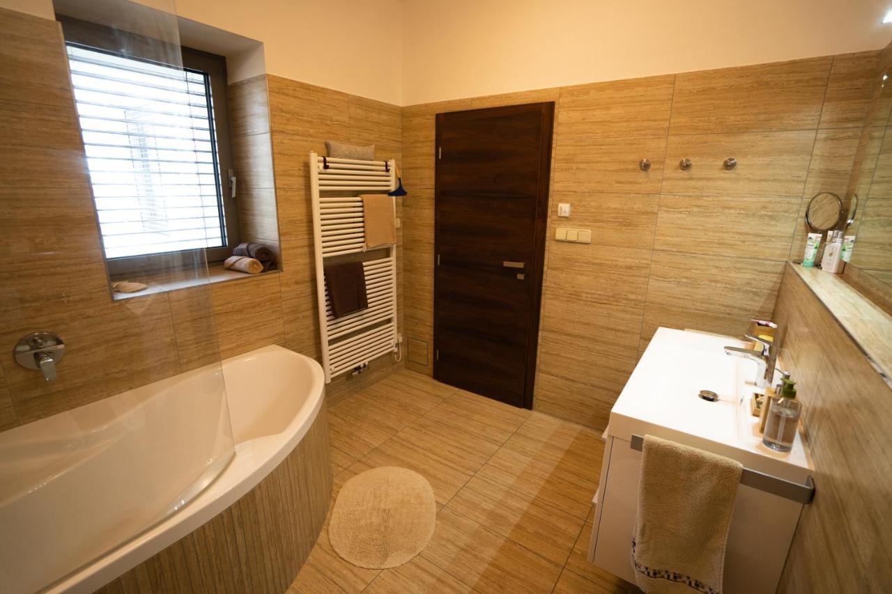 Black Field Apartment Brünn  Kültér fotó